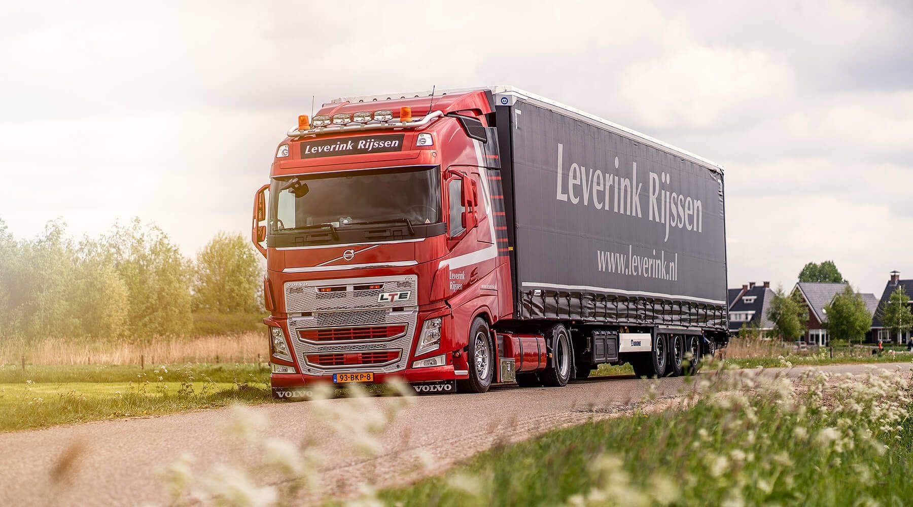 Fiks Transporten Nickoot en Van Eck vrachtwagens